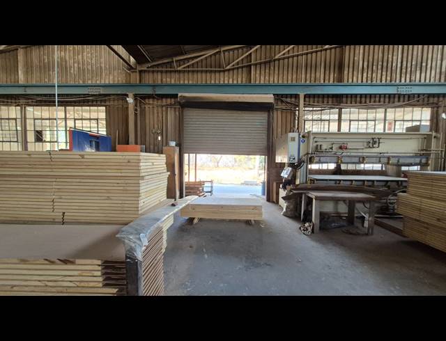 2,500M² FACTORY TO LET IN ANDERBOLT